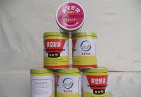 本產(chǎn)品是由潤(rùn)滑油基礎(chǔ)油經(jīng)精餾、深度處理、調(diào)合并經(jīng)后處理工序制得。本產(chǎn)品用作真空冶煉、真空噴涂、電子管制造和原子能工業(yè)等真空設(shè)備的固定接頭、經(jīng)常需要拆卸部分的密封或系統(tǒng)中有可疑泄漏點(diǎn)時(shí)的暫時(shí)性密封。按規(guī)